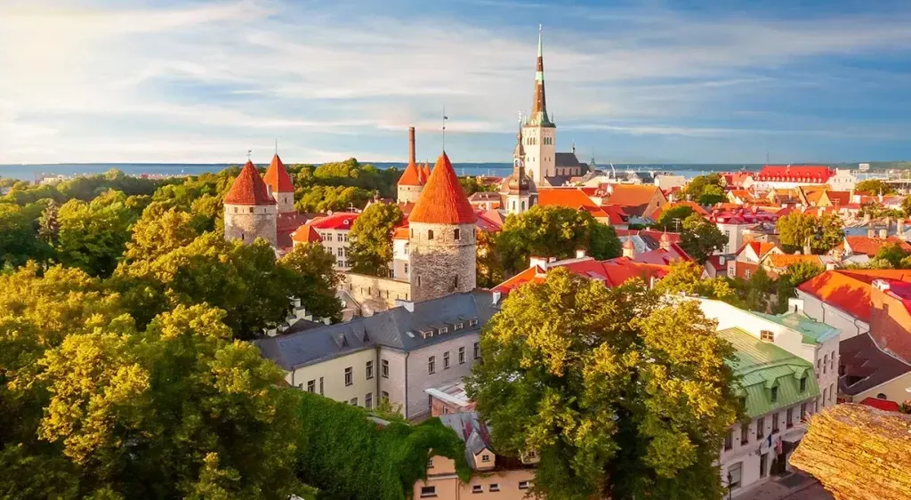 Croaziere Tarile Baltice - Tallinn Estonia oras vechi vedere panoramica